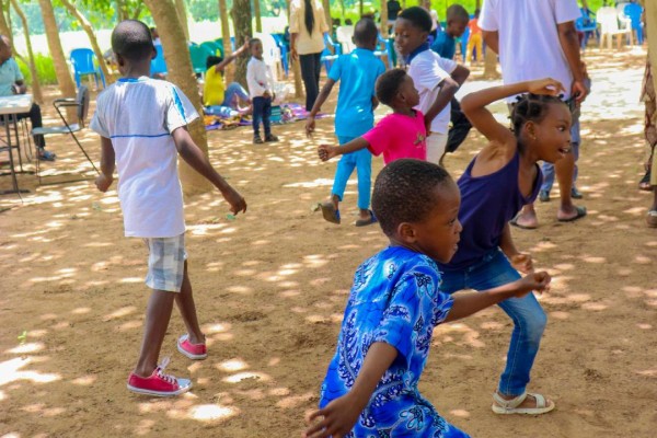 La fête des enfants organisée par le groupe LA FRATERNITÉ à la ferme de Teoukpara ( commune du Borgou), un succès grâce au dynamisme du président Edouard Goudémé ! ( Visitez l'album photos )